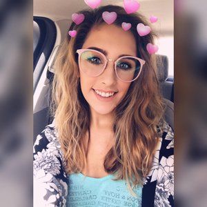 Meet your Posher, Abbie